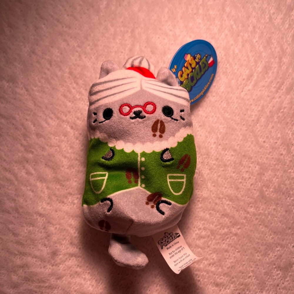 Cats vs Pickles Granny Runaway